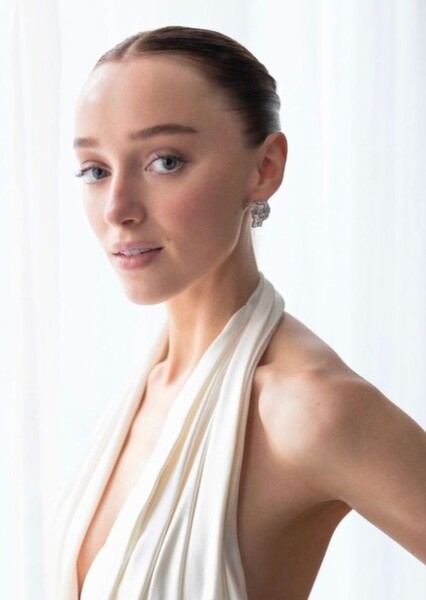 Phoebe Dynevor