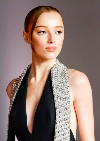 Phoebe Dynevor photo