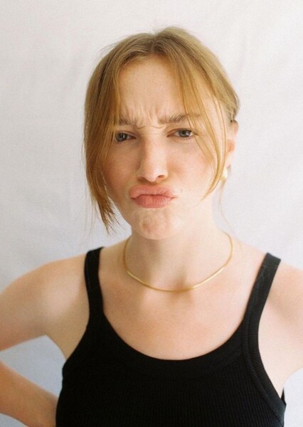 Phoebe Dynevor photo