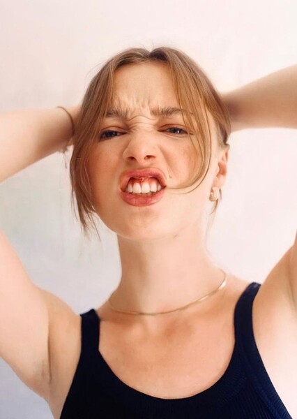 Phoebe Dynevor photo