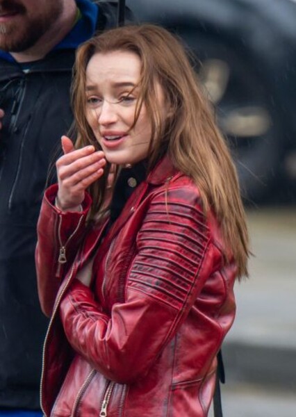 Phoebe Dynevor photo