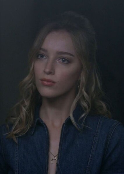 Phoebe Dynevor photo