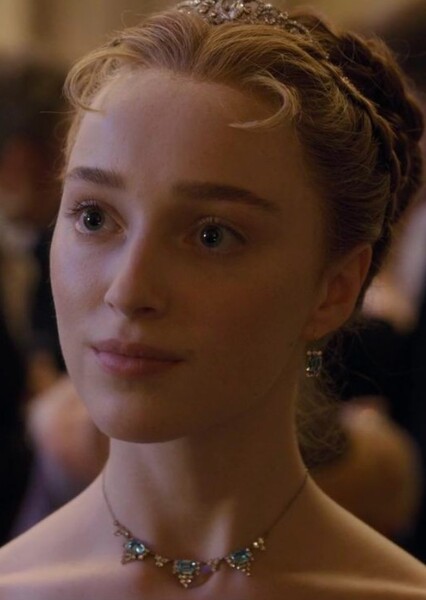 Phoebe Dynevor photo