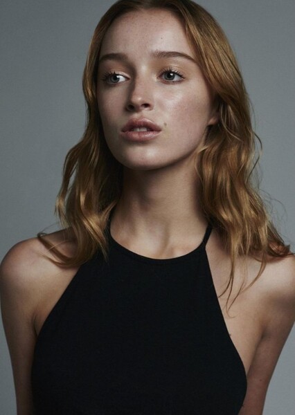 Phoebe Dynevor photo