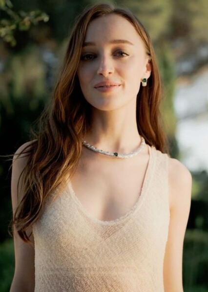 Phoebe Dynevor photo