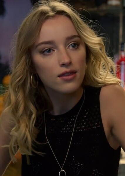 Phoebe Dynevor photo