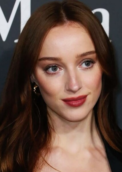 Phoebe Dynevor photo