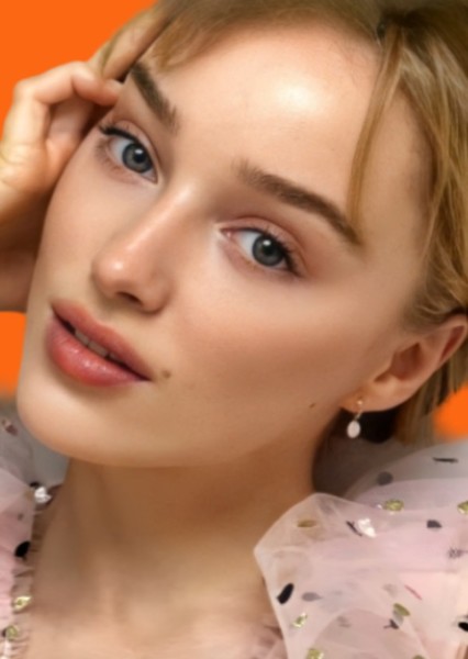 Phoebe Dynevor photo