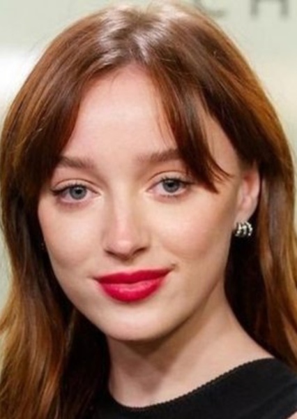 Phoebe Dynevor photo