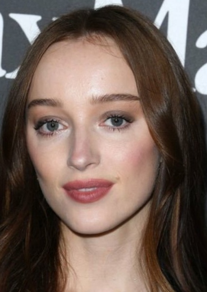 Phoebe Dynevor photo