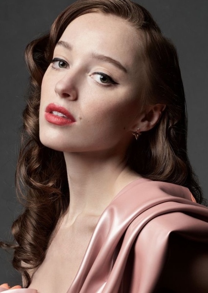 Phoebe Dynevor photo