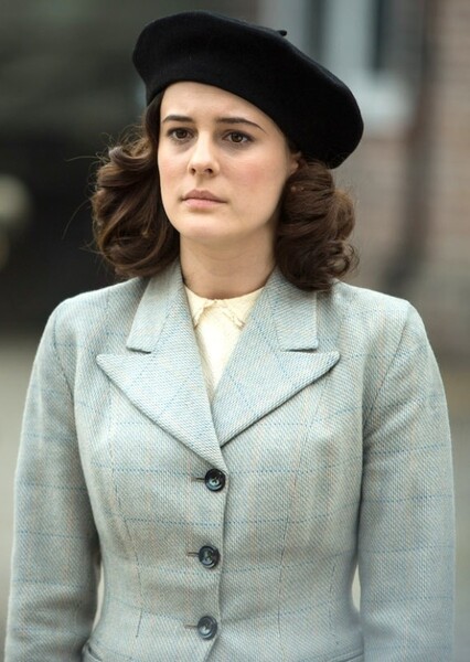 Phoebe Fox photo
