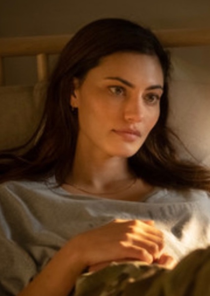 Phoebe Tonkin photo