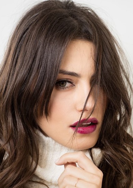 Phoebe Tonkin photo