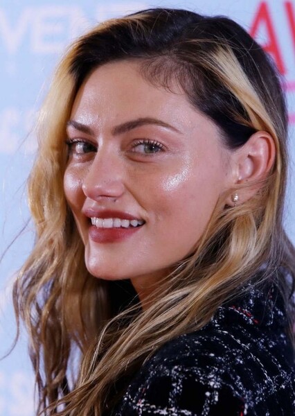 Phoebe Tonkin photo