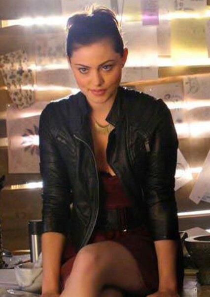 Phoebe Tonkin photo