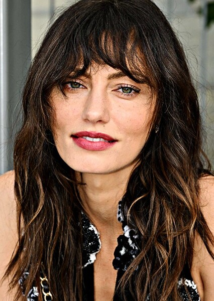 Phoebe Tonkin photo