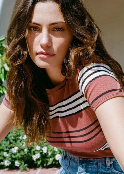 Phoebe Tonkin photo