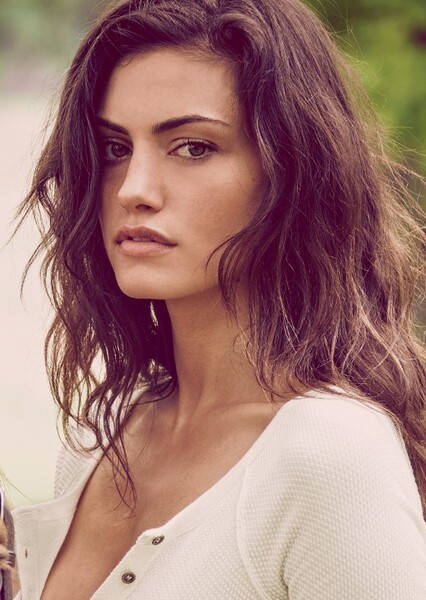 Phoebe Tonkin photo