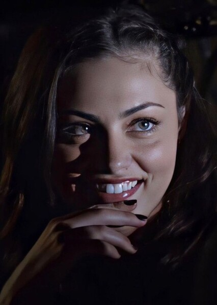 Phoebe Tonkin photo