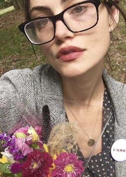 Phoebe Tonkin photo