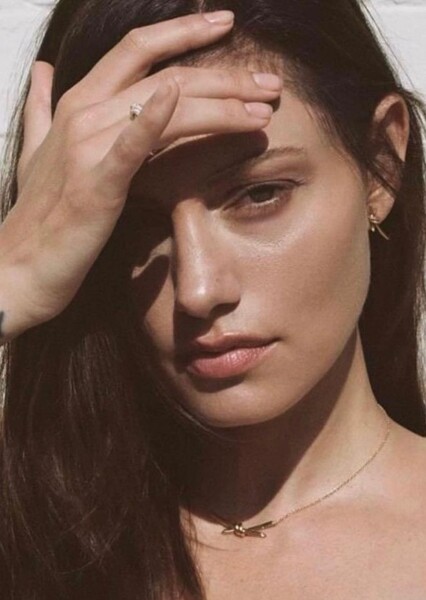 Phoebe Tonkin photo