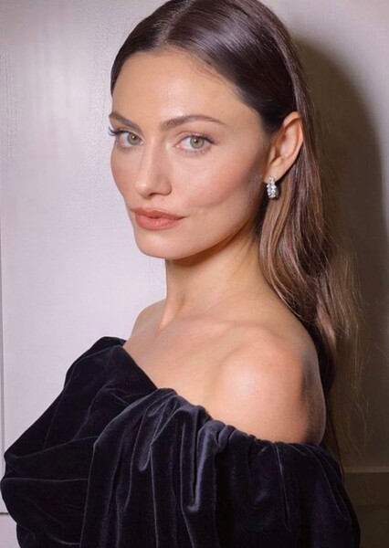 Phoebe Tonkin photo