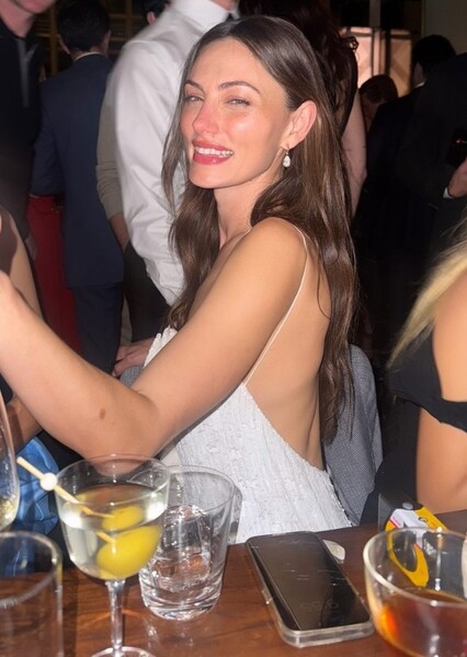 Phoebe Tonkin photo