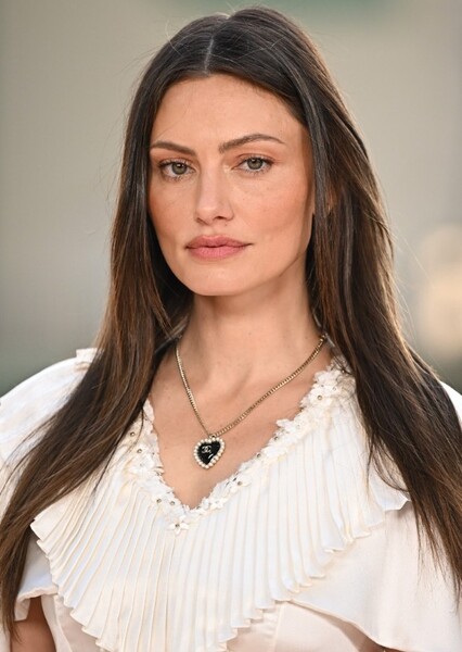 Phoebe Tonkin photo