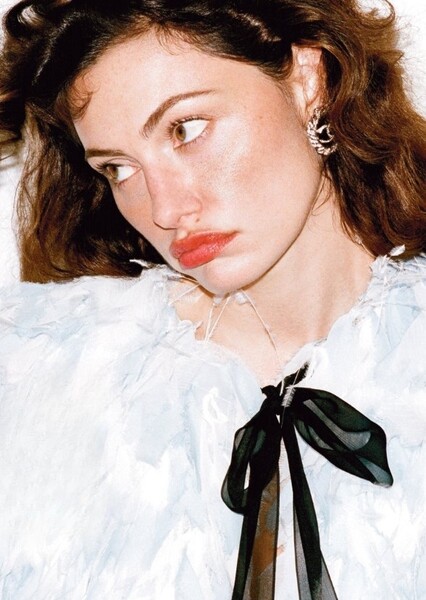 Phoebe Tonkin photo