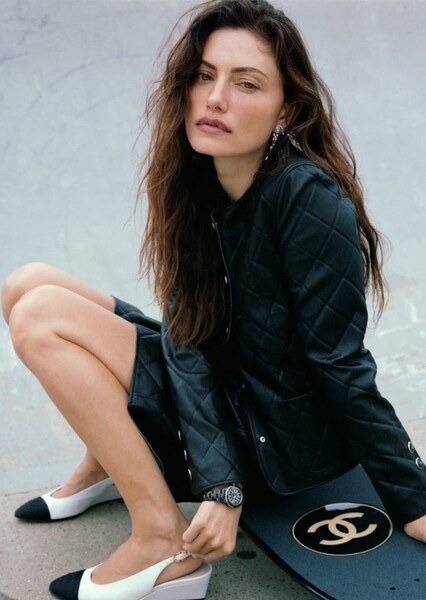 Phoebe Tonkin photo