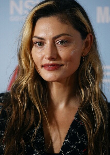 Phoebe Tonkin photo