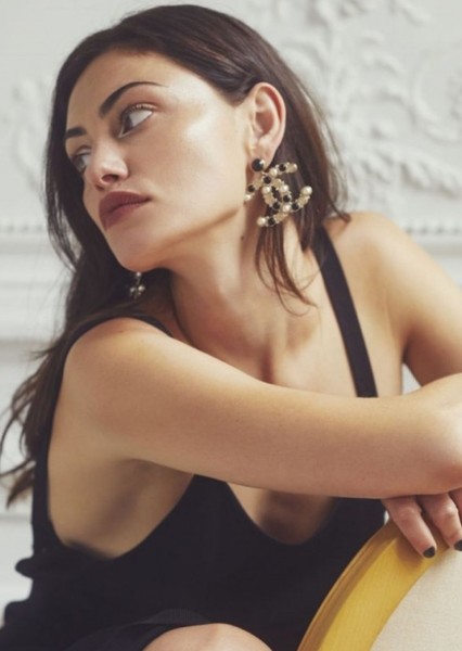 Phoebe Tonkin photo