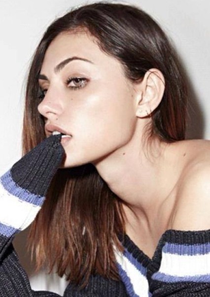 Phoebe Tonkin photo
