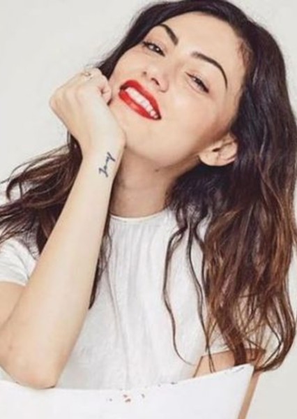 Phoebe Tonkin photo