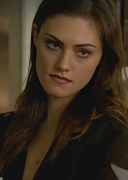 Phoebe Tonkin photo
