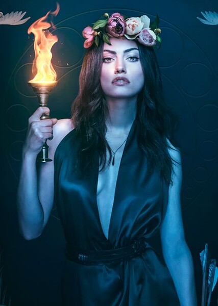 Phoebe Tonkin photo