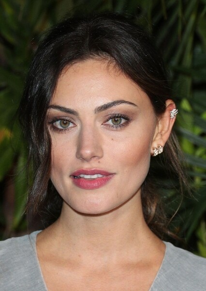 Phoebe Tonkin photo
