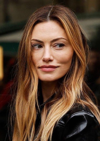Phoebe Tonkin photo