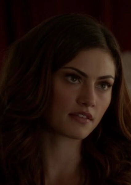 Phoebe Tonkin photo