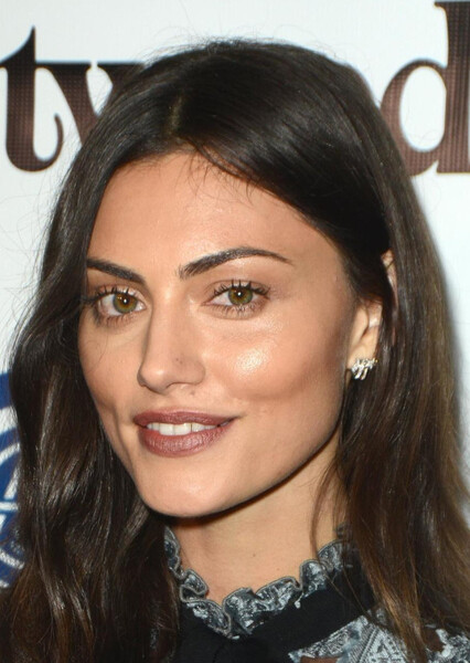 Phoebe Tonkin photo
