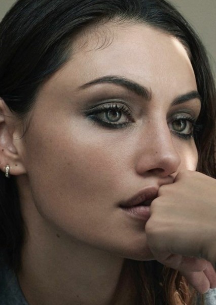 Phoebe Tonkin photo