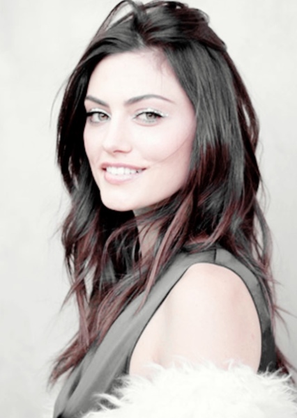 Phoebe Tonkin photo