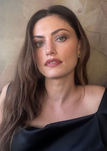 Phoebe Tonkin photo