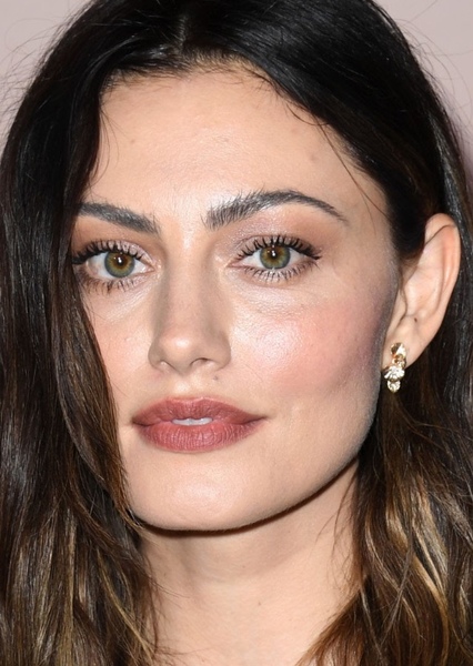 Phoebe Tonkin photo