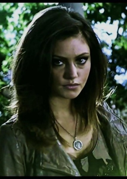 Phoebe Tonkin photo