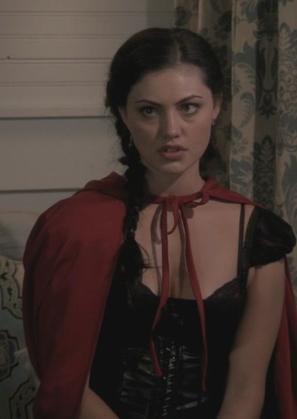 Phoebe Tonkin photo