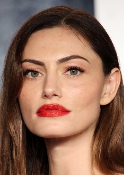 Phoebe Tonkin photo
