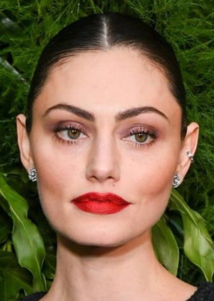 Phoebe Tonkin photo