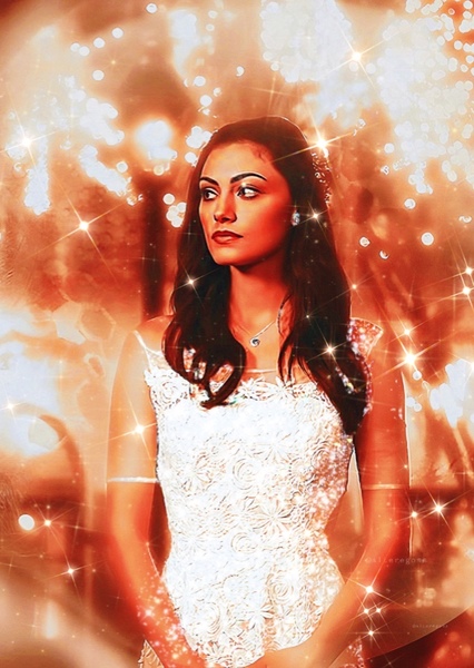 Phoebe Tonkin photo